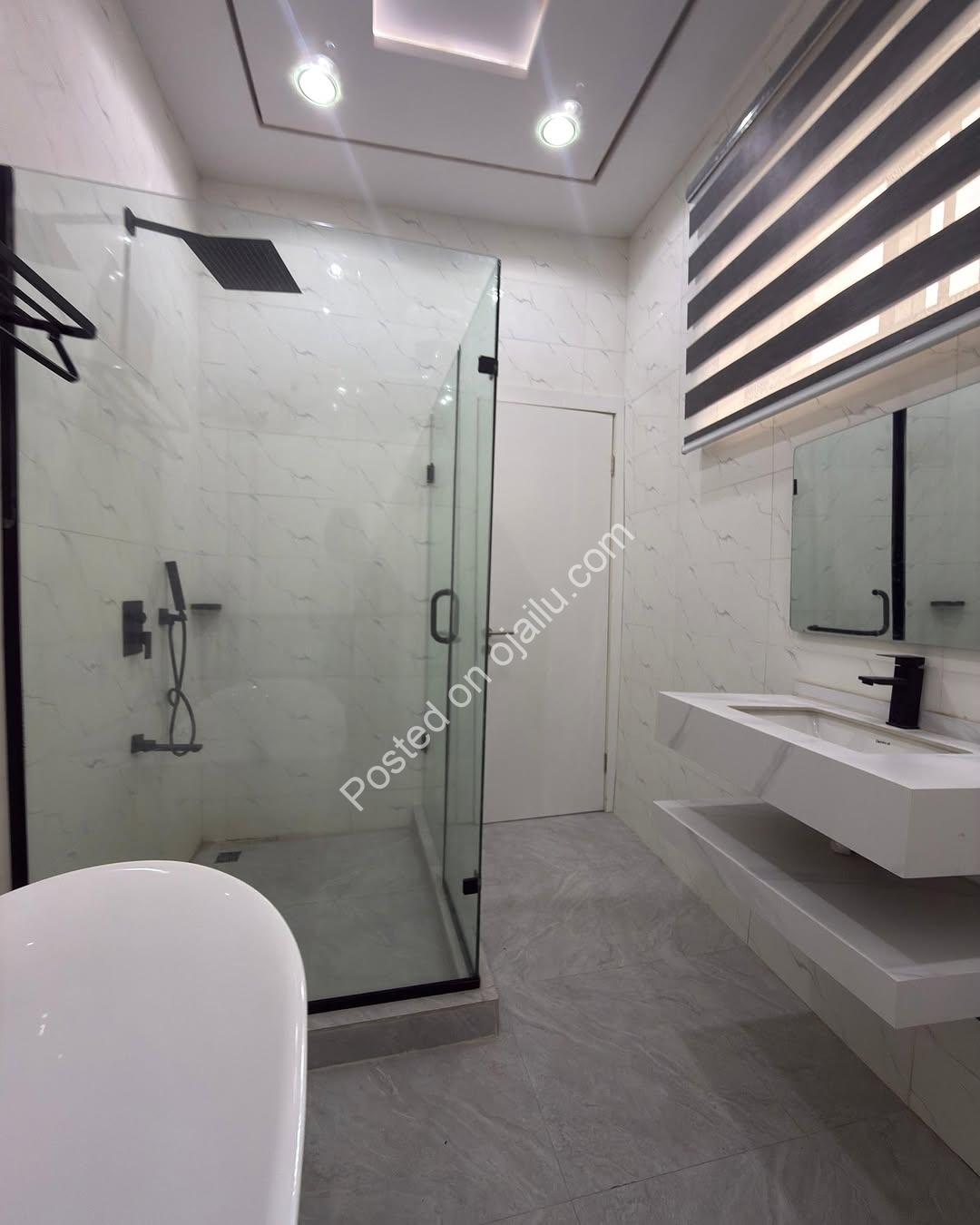 Sangotedo Sanctuary: Brand New 5-Bed Duplex with Resort-Style Pool