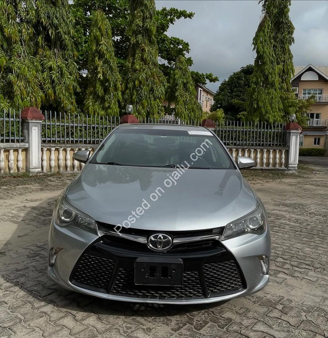 Elite 2015 Camry SE: Sunroof + Reverse Camera, Just in!