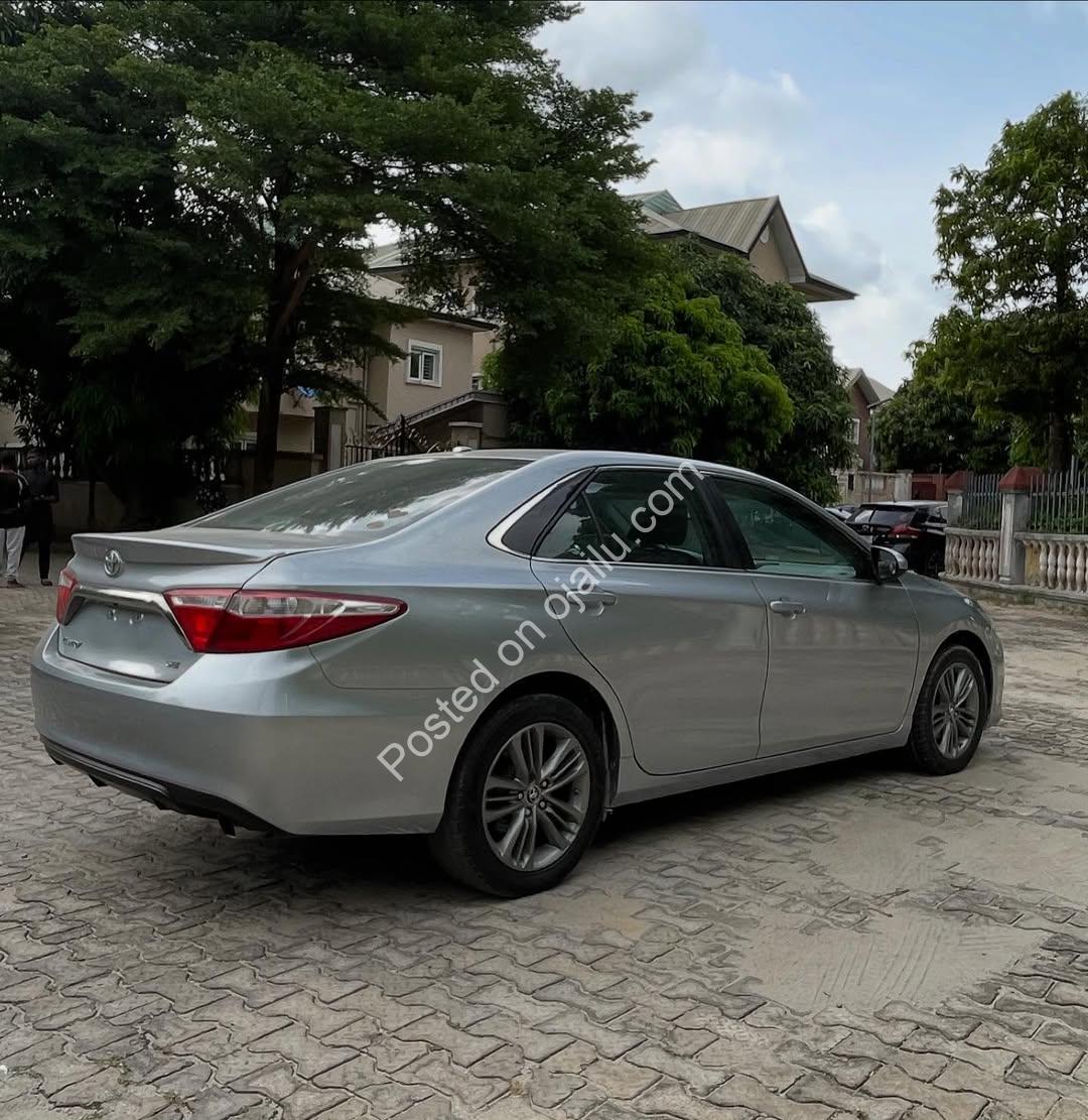 Elite 2015 Camry SE: Sunroof + Reverse Camera, Just in!