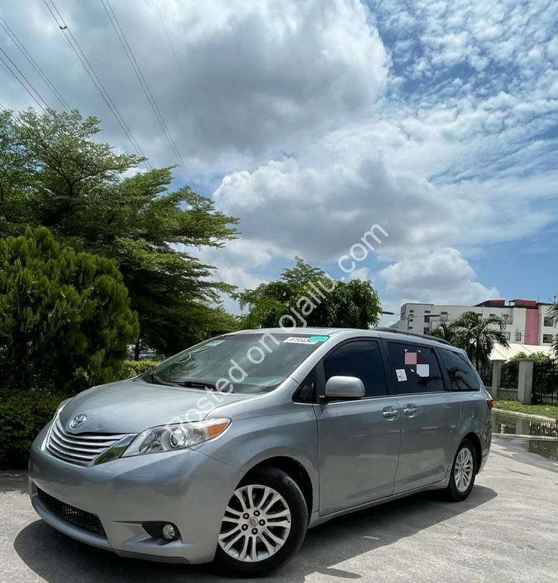 2015 Toyota Sienna AWD: Unbeatable Luxury, Just Imported!