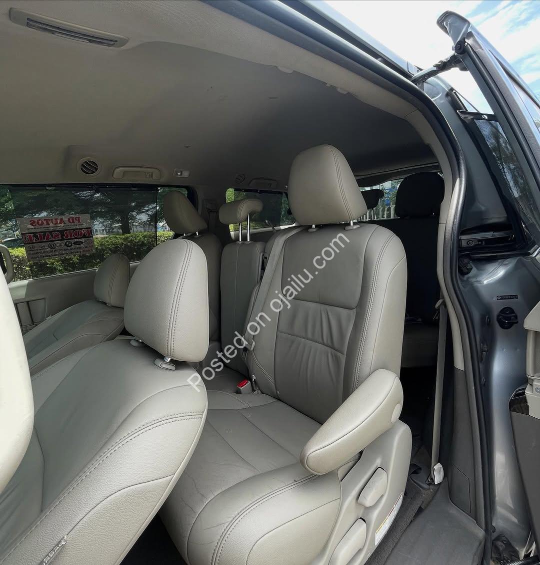 2015 Toyota Sienna AWD: Unbeatable Luxury, Just Imported!
