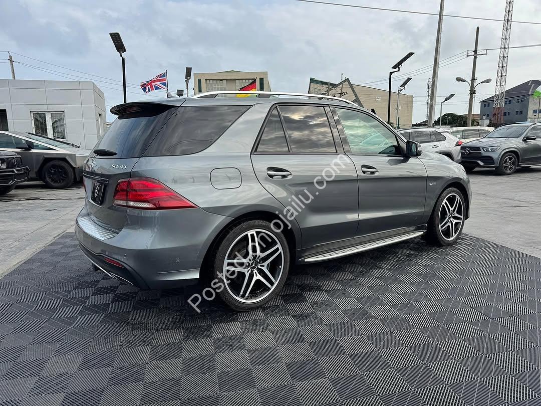 2017 GLE 43 AMG: Luxury Power & Massage Seats