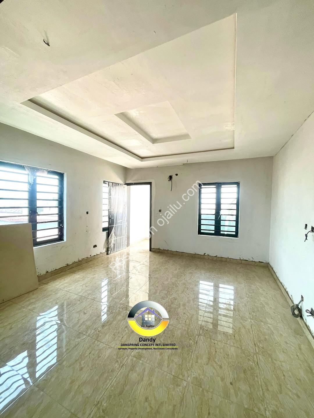 Luxury Ikota Maisonettes: Ensuite Living, Walk-In Closet & Balcony