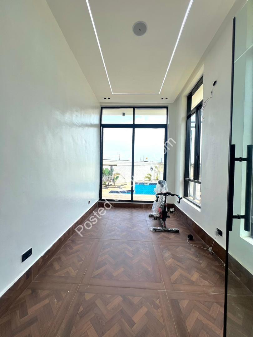 Lagos Luxury: 6-Bed Duplex with Cinema & Pool