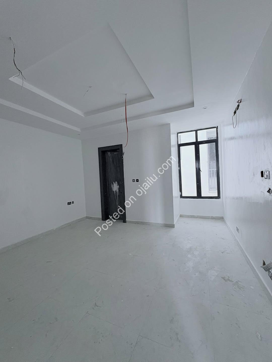 Sleek 3-Bedroom Oasis in Ikate’s Premier Estate