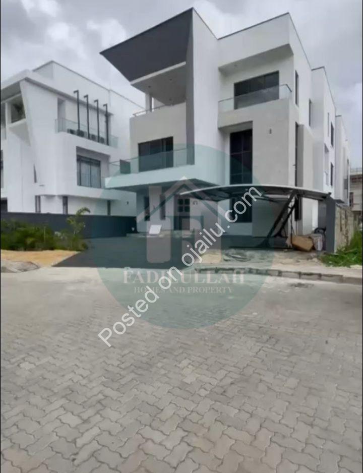 Lekki’s Ultimate 5-Bedroom Haven with Cinema & Pool