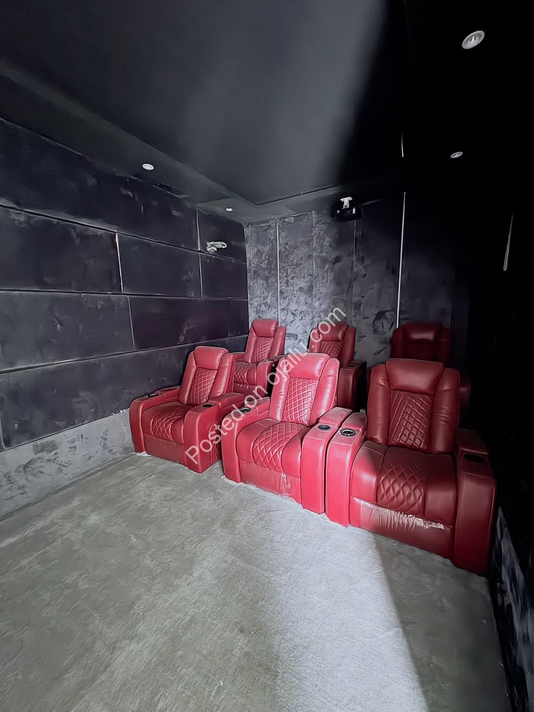 Cinema & Pool: Your 6-Bed Ajah Dream Home