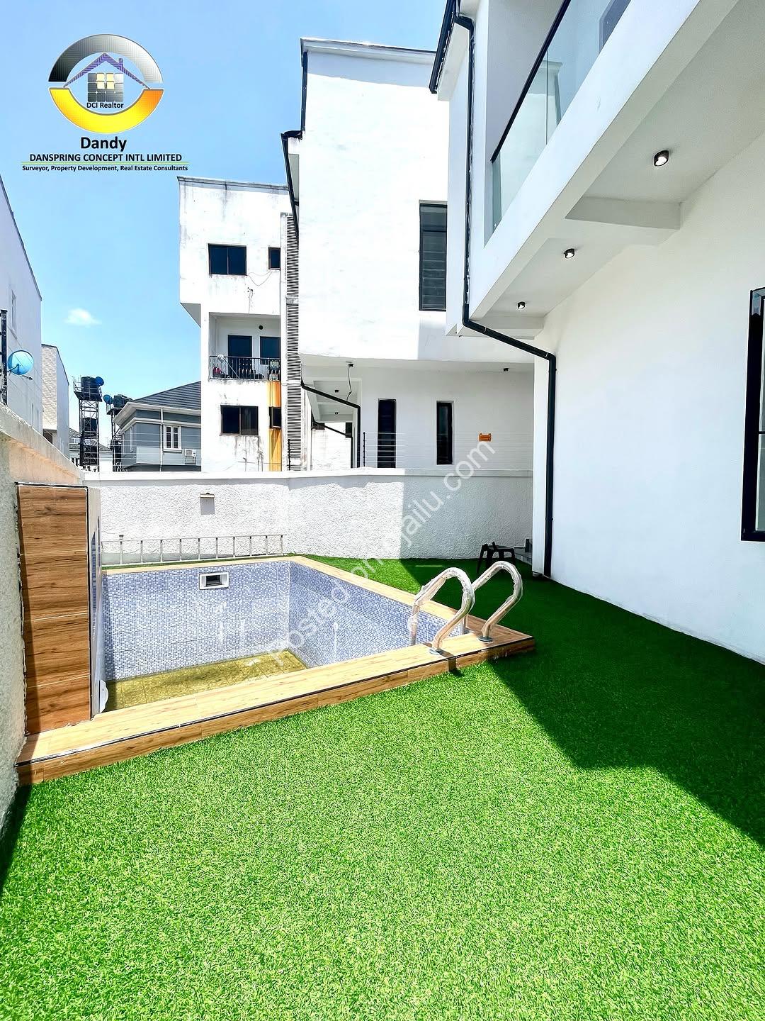 Opulent 5-Bedroom Estate with Resort-Style Pool in Lekki