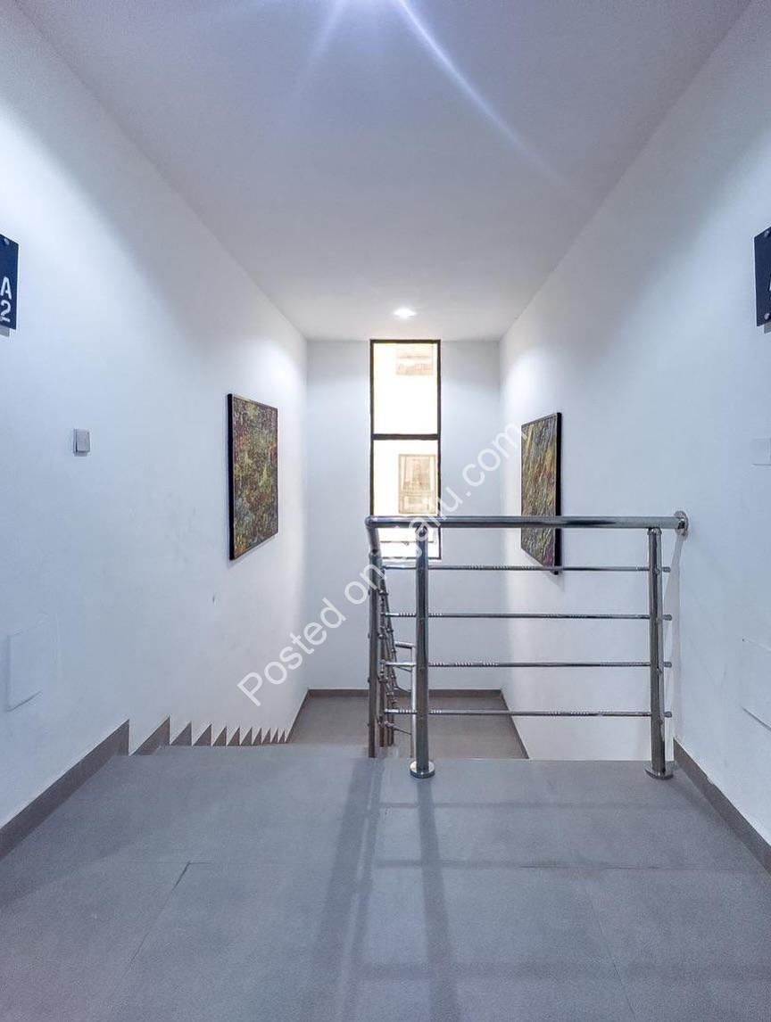 Lekki Phase One Luxury: Pool, Gym & Elevator