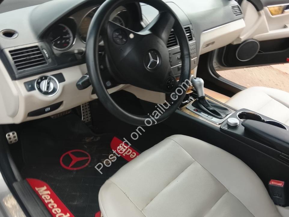 2013 Toyota Camry XLE: Pristine V6 Power, Chilling AC