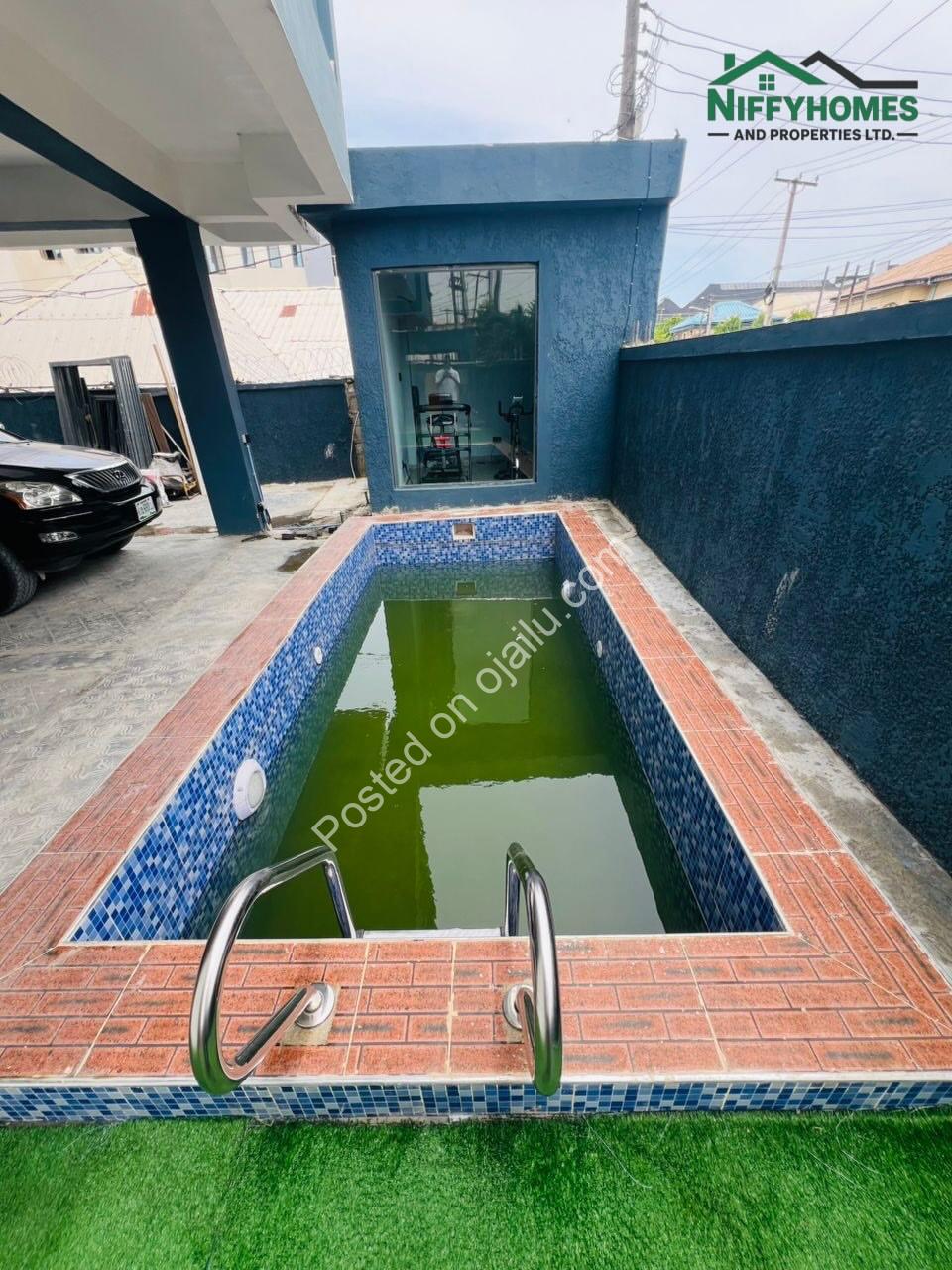 Sleek 2-Bed with Resort-Style Pool & Gym in Ikate