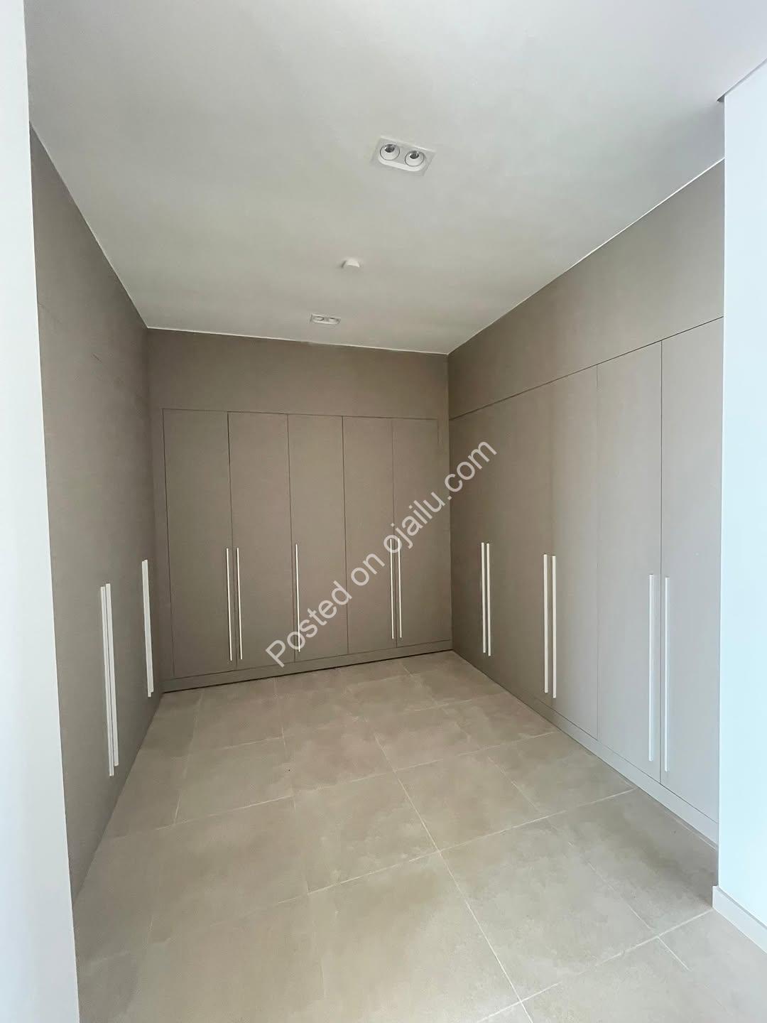 Waterfront Majesty: 5-Bed Ikoyi Palace with Pool & Gym