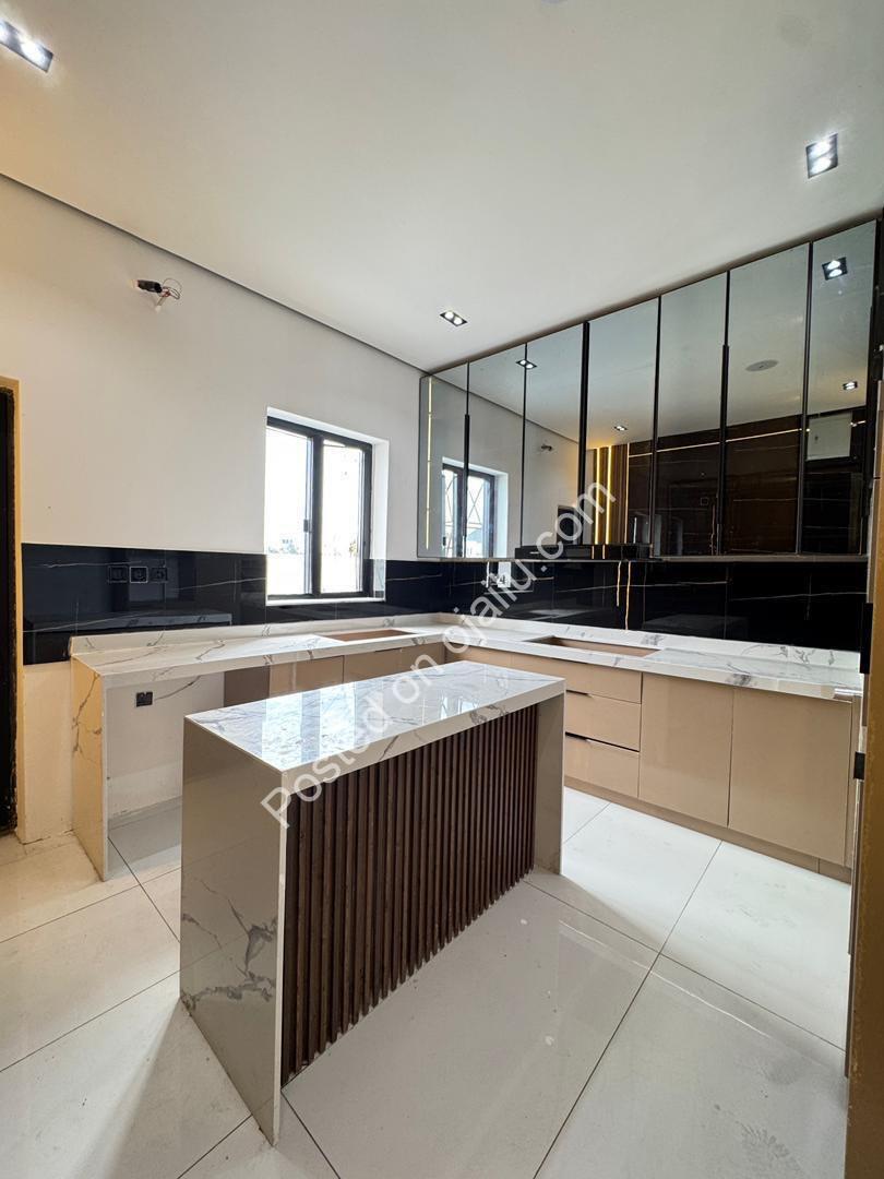 Lekki Luxury: 4-Bed Ensuite Duplex with BQ