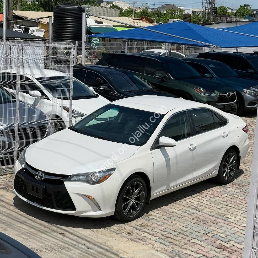 2015 Camry XSE: Low Mileage Luxury, Full Duty Paid