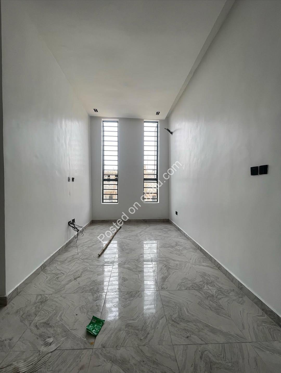 Chevron’s Crown Jewel: 4-Bed Ensuite Haven