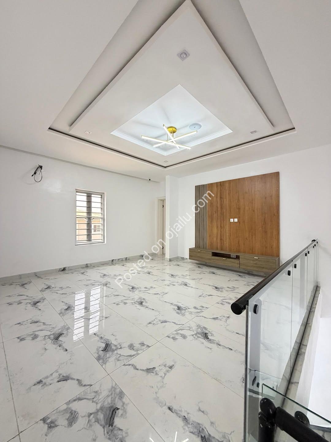 Elegant 5-Bedroom Duplex with Cinema & Pool in Lekki