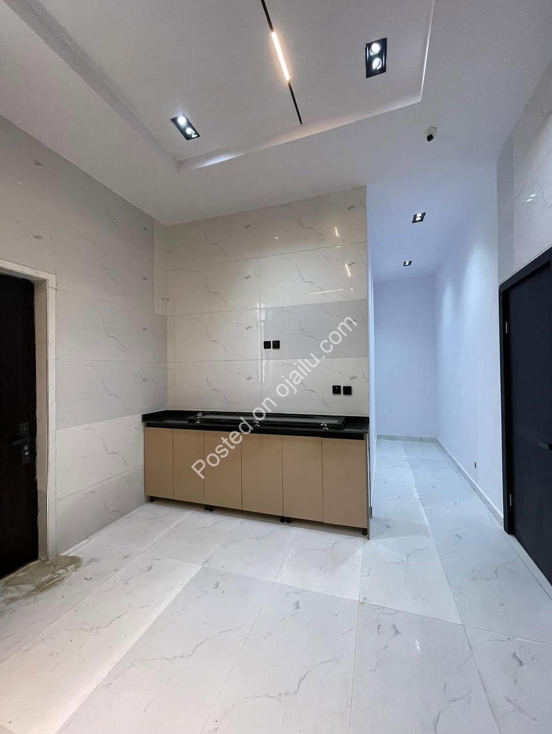 Stunning 5-Bedroom Duplex with Pool in Lekki