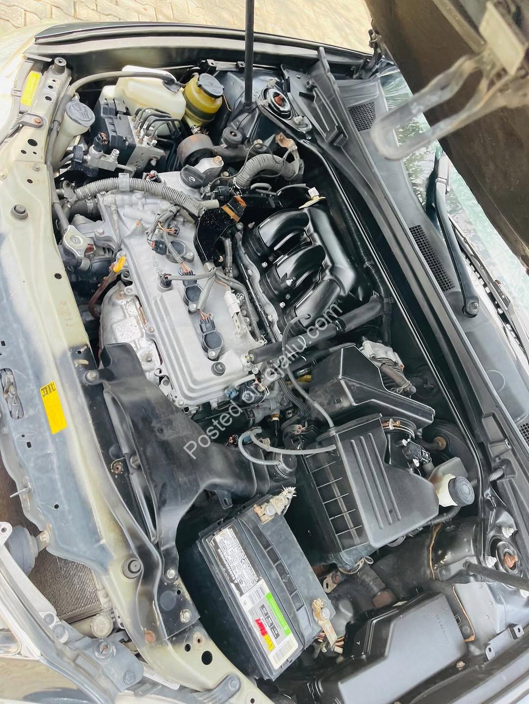 Luxury Lexus ES350: Keyless, Sunroof, Smooth Drive