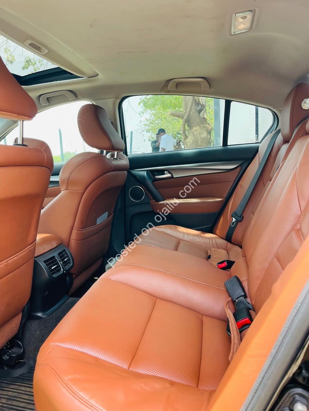 Luxury Lexus ES350: Keyless, Sunroof, Smooth Drive