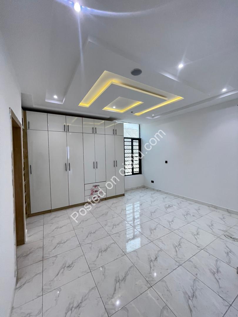 Sleek 4BR Terrace Duplex in Prime Lekki