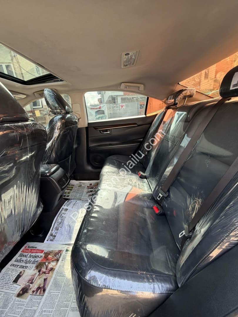 Immaculate 2014 Lexus ES350: 63k Miles, Fully Loaded