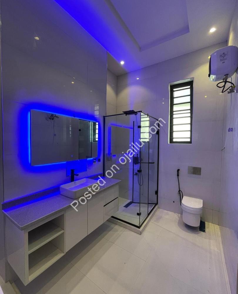 5-Bedroom Oasis with Pool in Lekki
