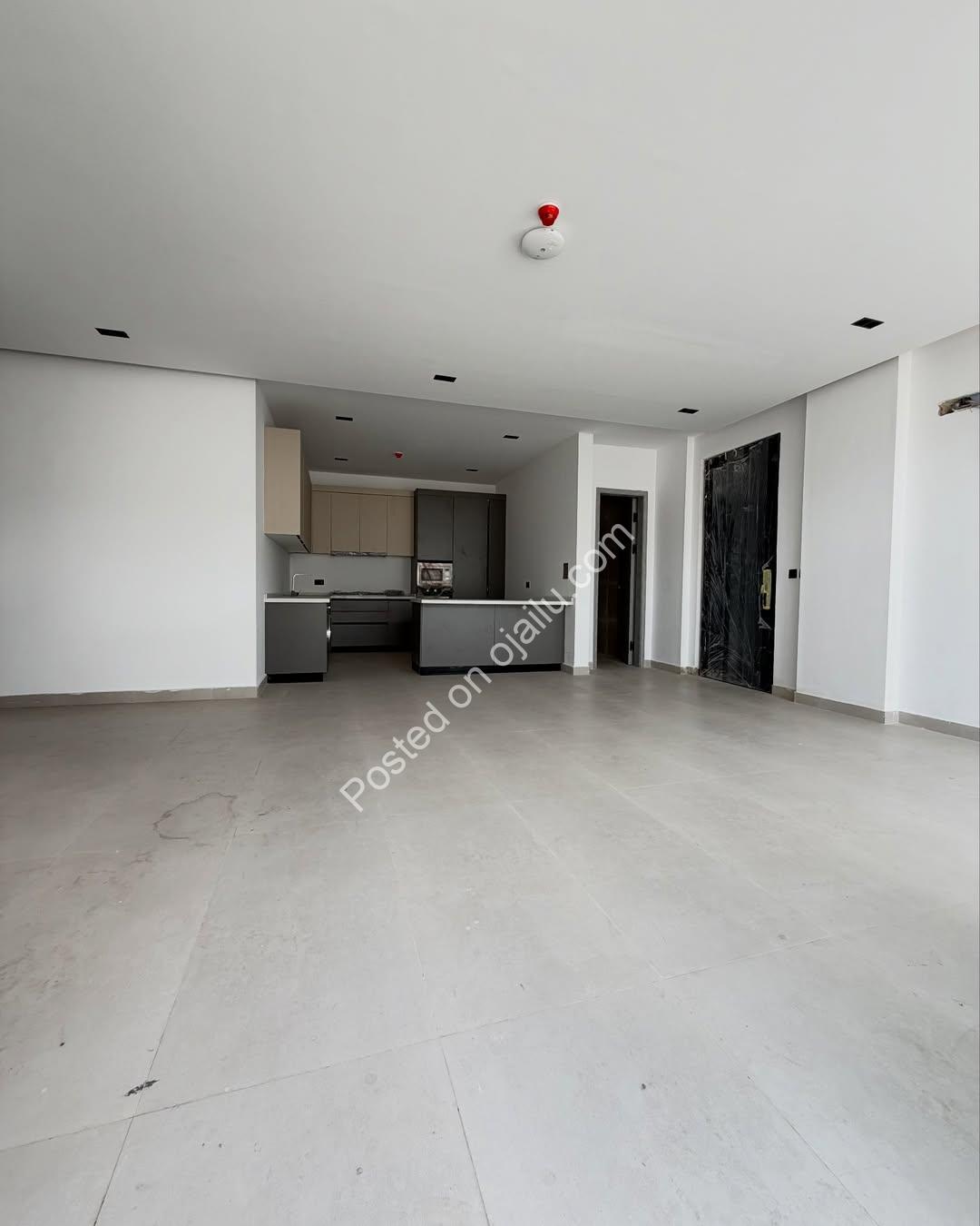 Lekki Waterfront Haven: Pool, Gym & Private Elevator