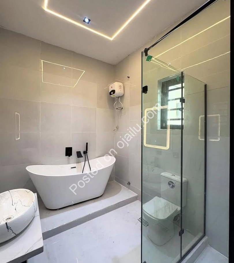 Stunning 5-Bed Lekki Duplex with Rooftop Terrace