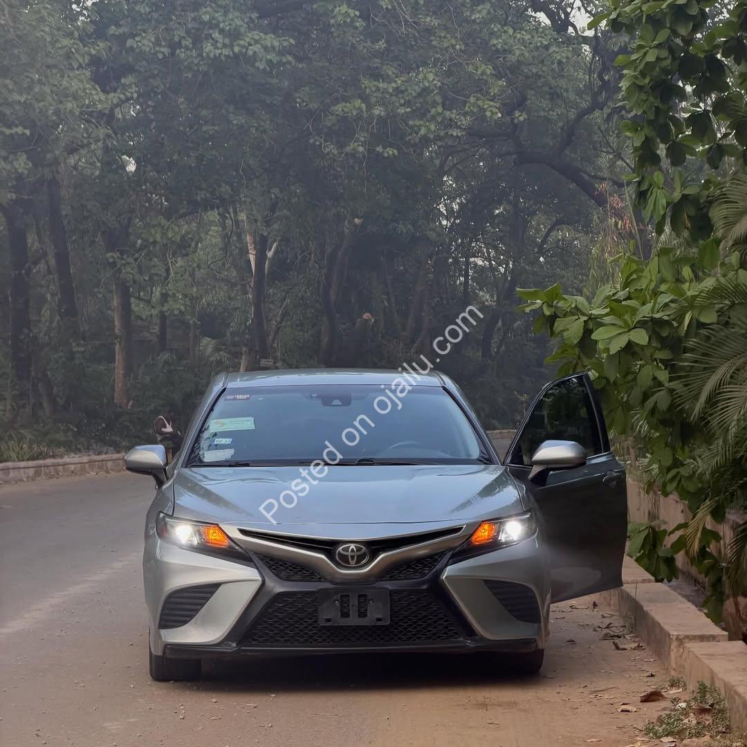 Duty-Paid 2018 Toyota Camry SE – Pristine & Loaded
