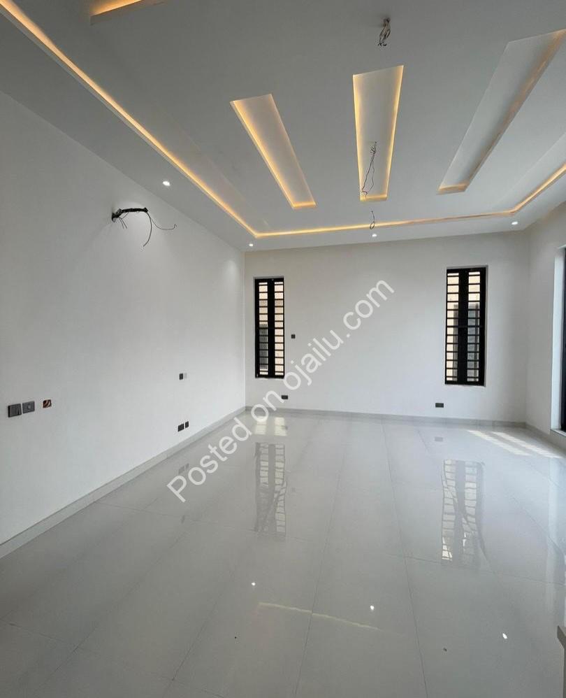 5-Bedroom Oasis with Pool in Lekki