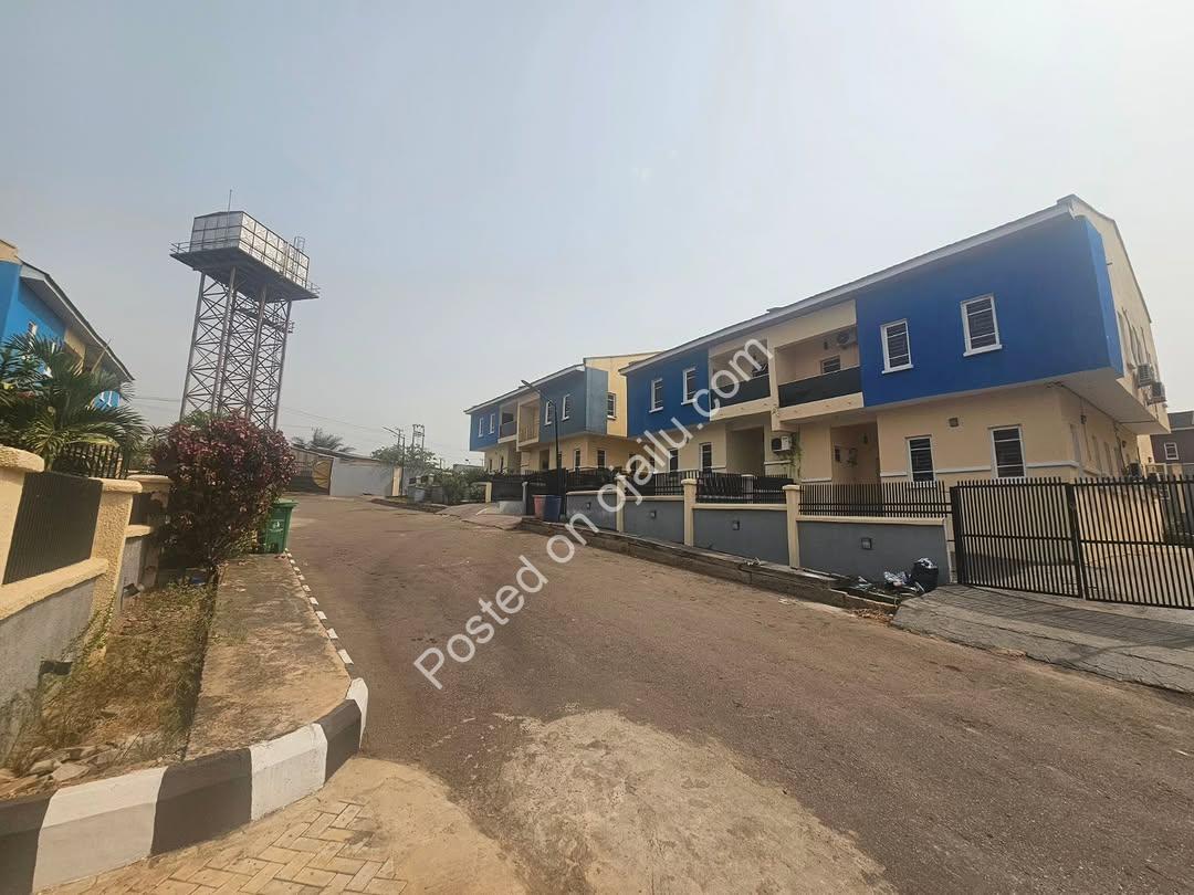 Elegant 4-Bedroom Oasis with BQ in Prime Abeokuta