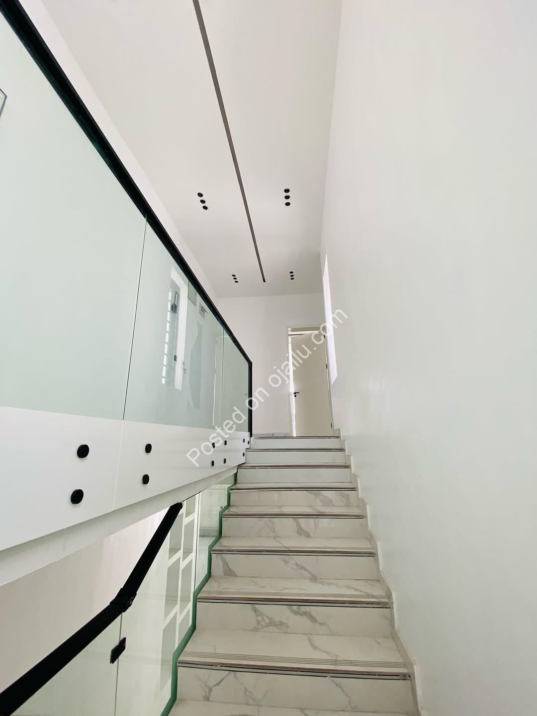 Chevron’s Crown Jewel: 5-Bed Poolside Estate