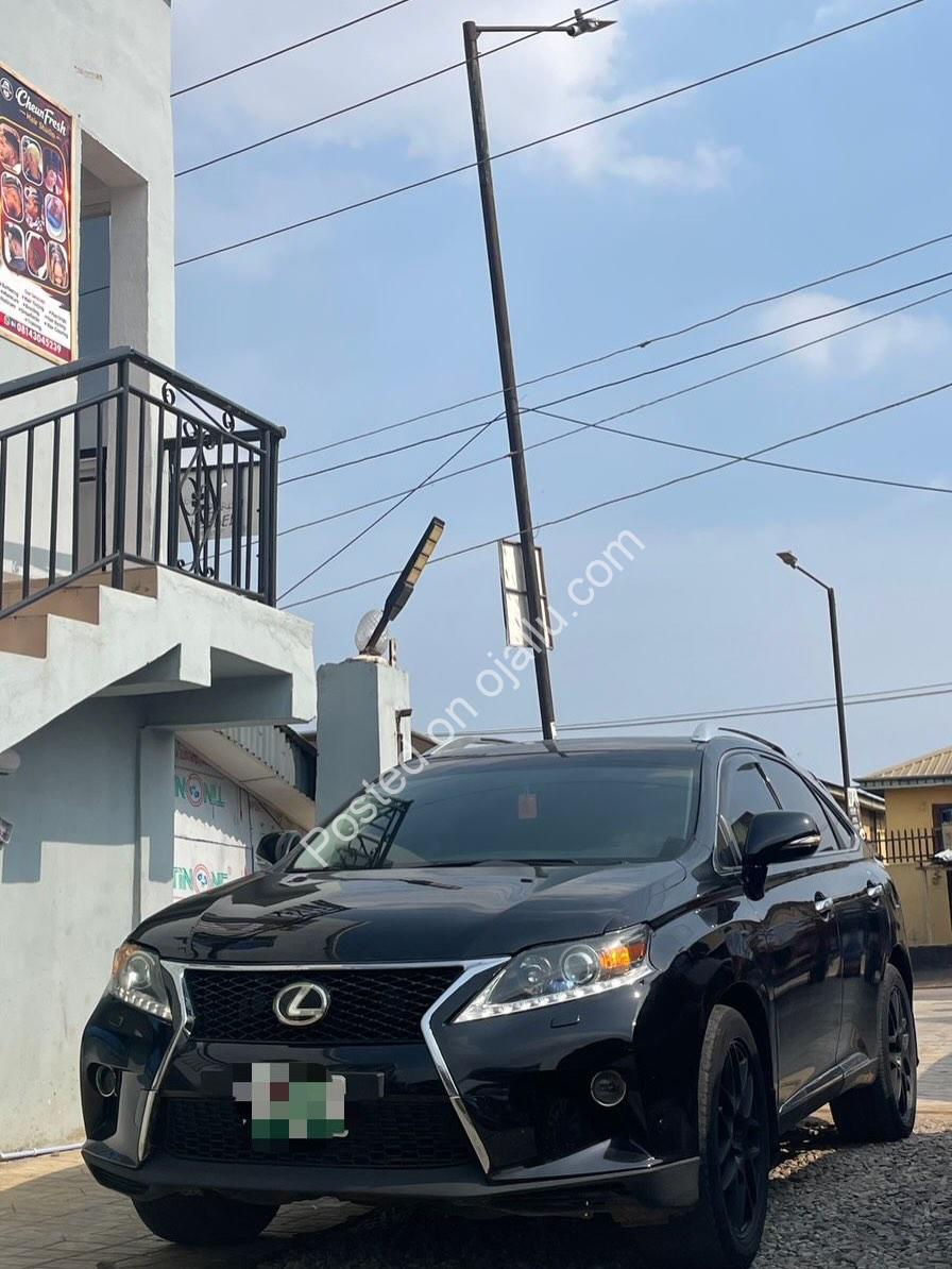 Head-Turning Lexus RX350: Full Option, Heads-Up Display