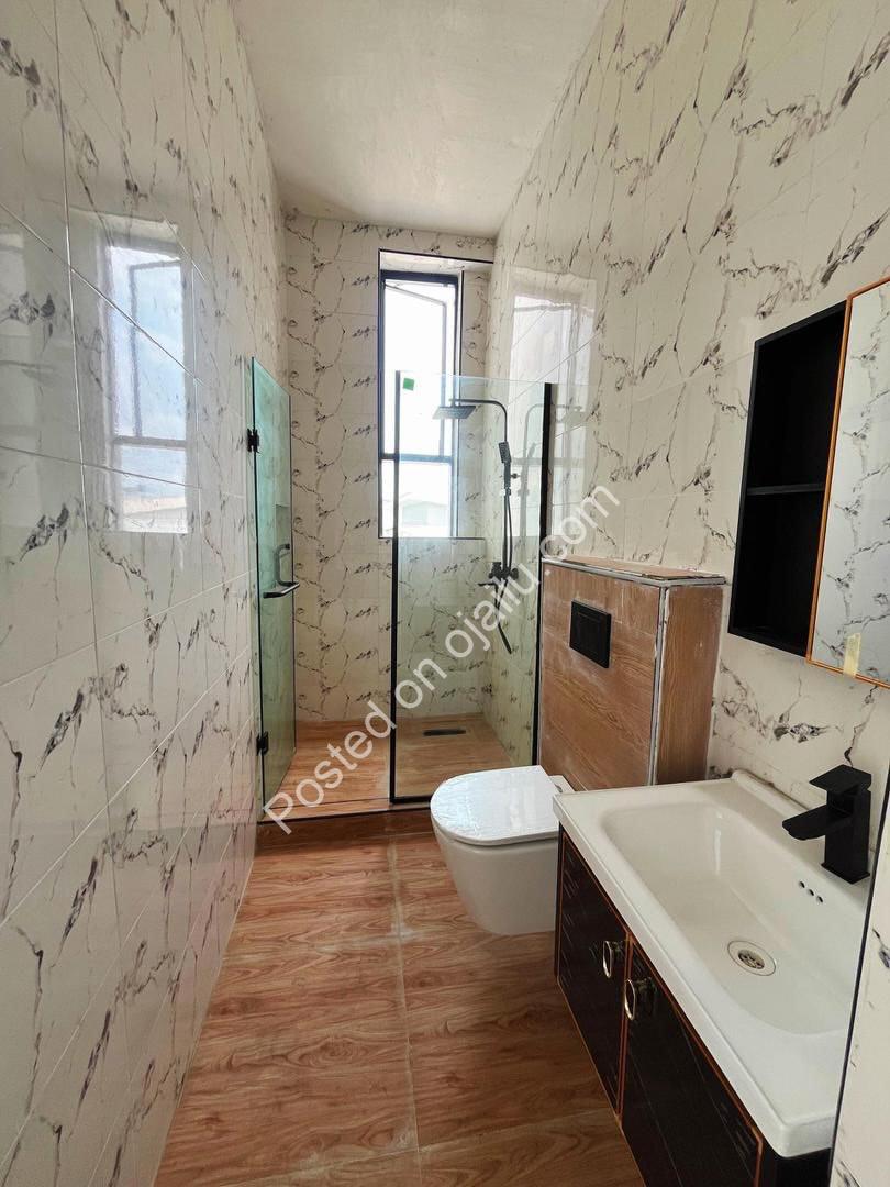 Lekki’s Finest: Spacious 4-Bed Duplex in Secure Estate