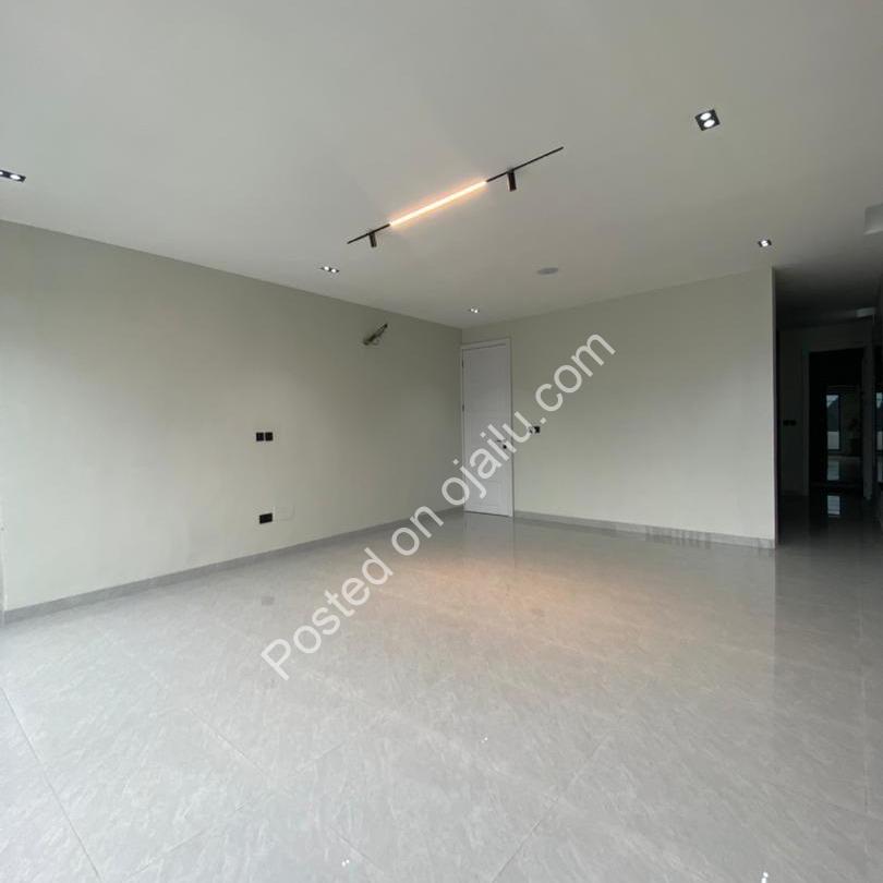 Orchid’s Finest: 5-Bed Poolside Estate