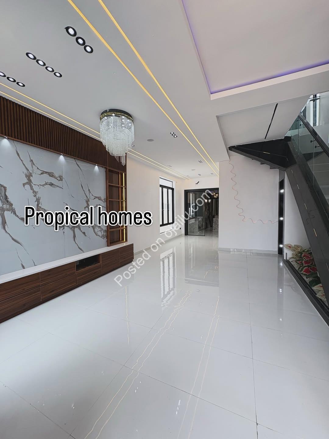 Dream Home Oasis: 4BR Duplex with Pool & BQ