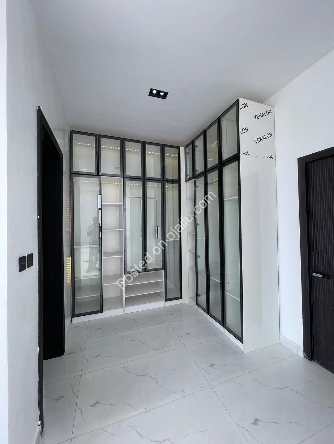 Stunning 5-Bedroom Duplex with Pool in Lekki