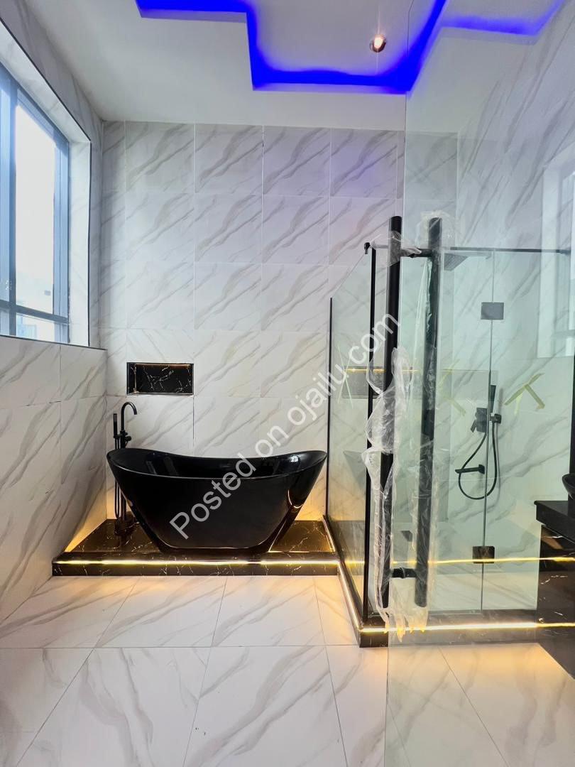 Lekki’s Ultimate Family Sanctuary with Private Pool