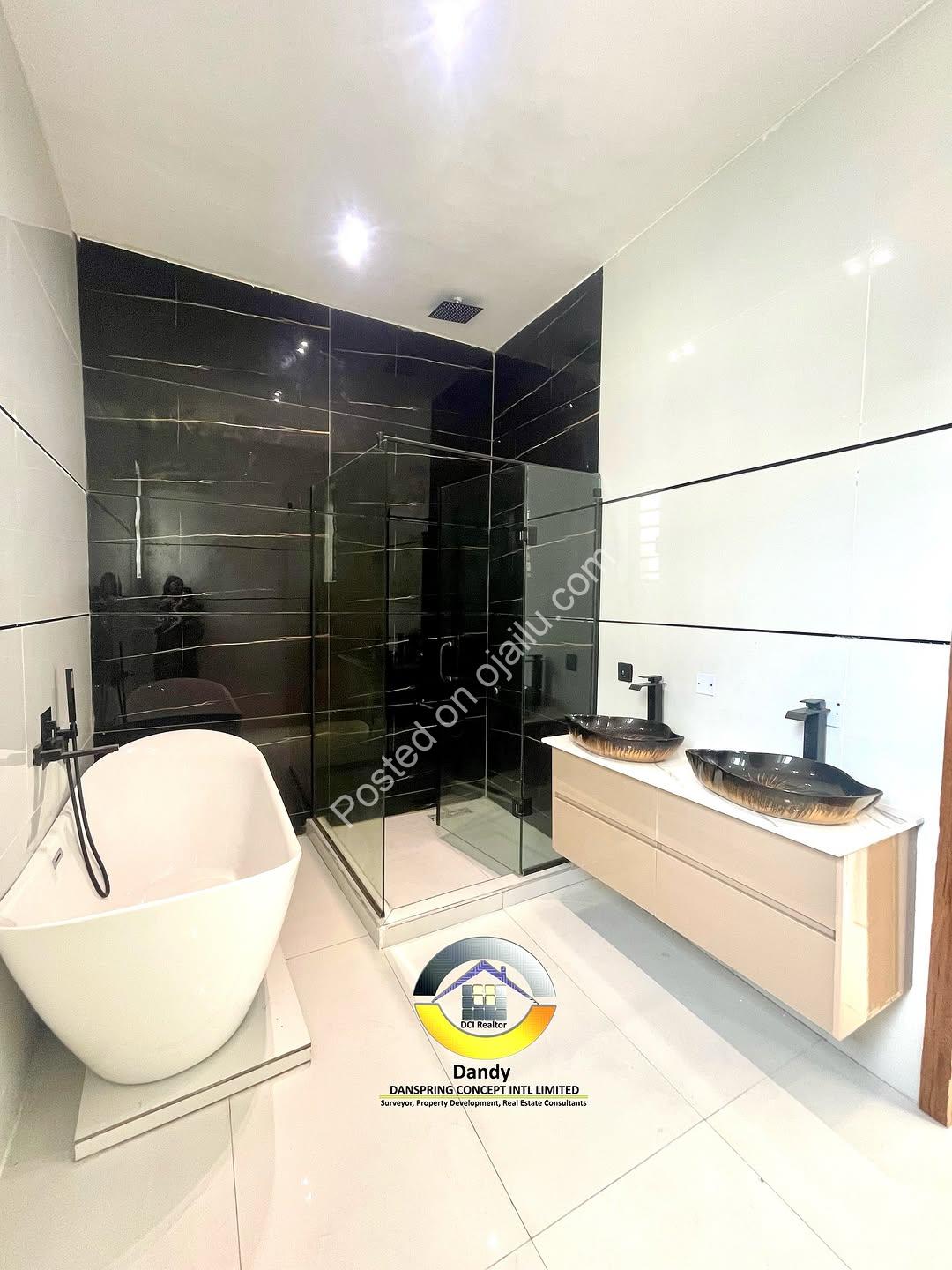 Opulent 5-Bedroom Estate with Resort-Style Pool in Lekki