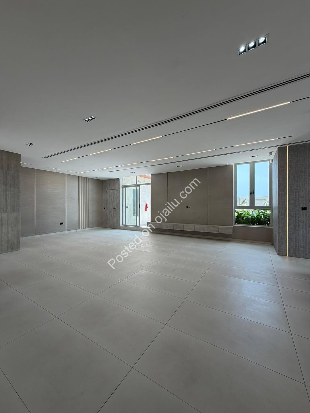 Lekki’s Elite Penthouse: Pool, Gym & Skyline Views