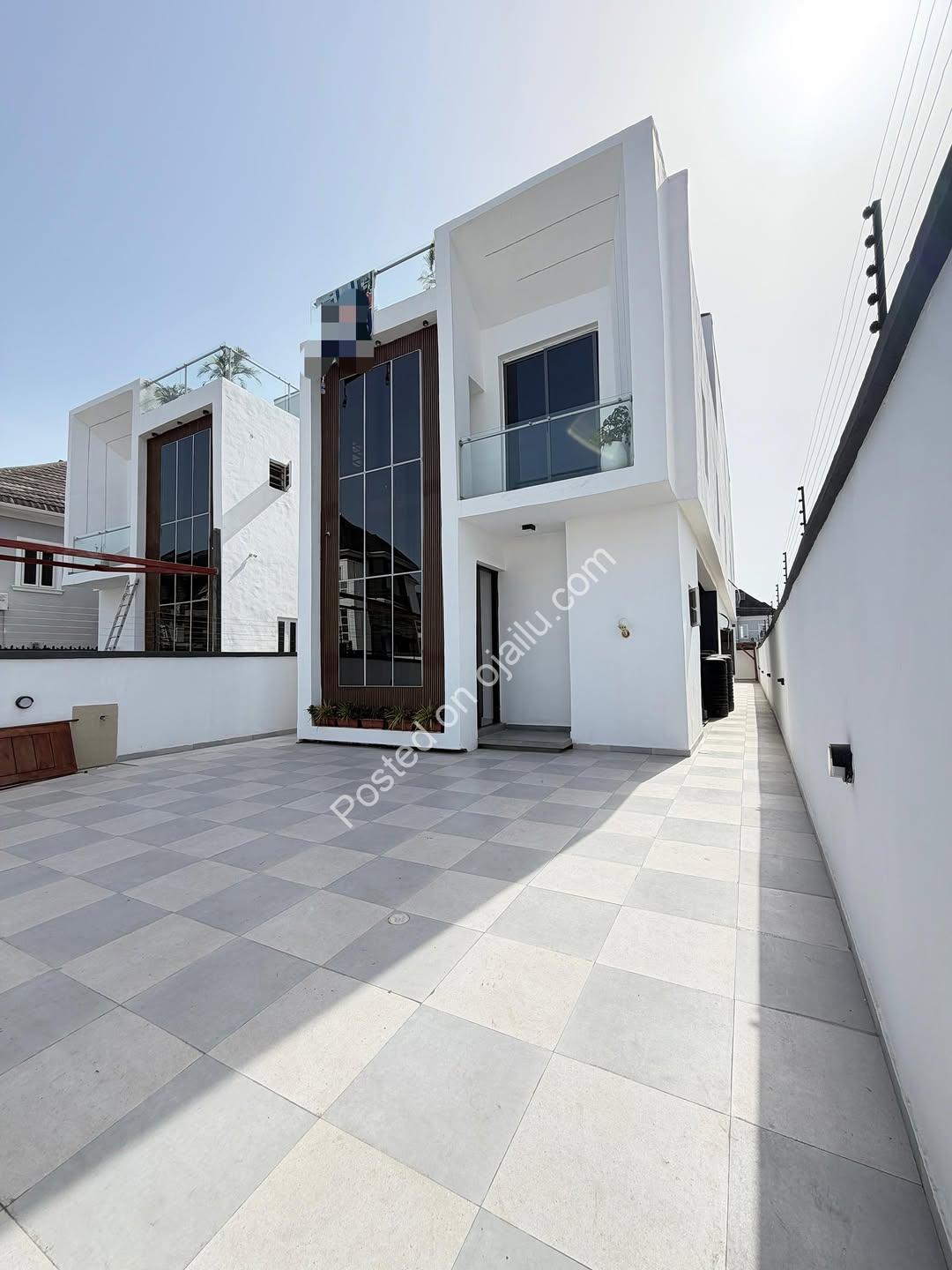 Elegant 5-Bedroom Duplex with Cinema & Pool in Lekki