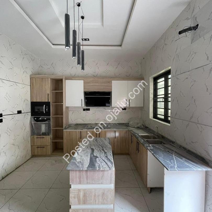 Exquisite 4-Bedroom Duplex in Prime Lekki