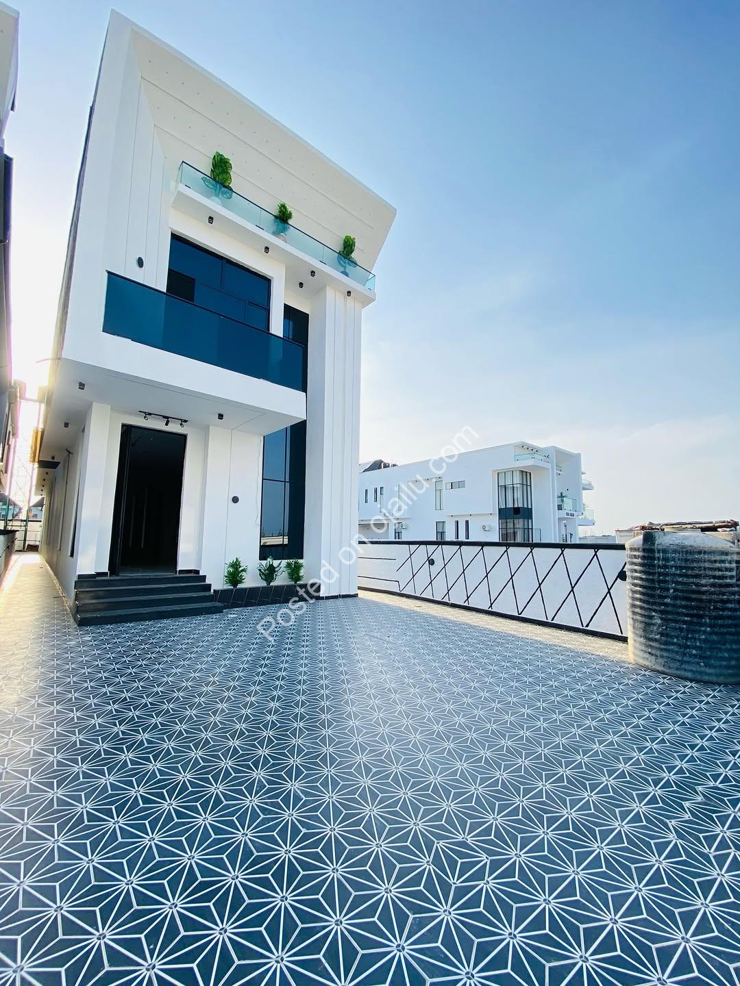 Exquisite 5-Bed Chevron Duplex | Prime Investment