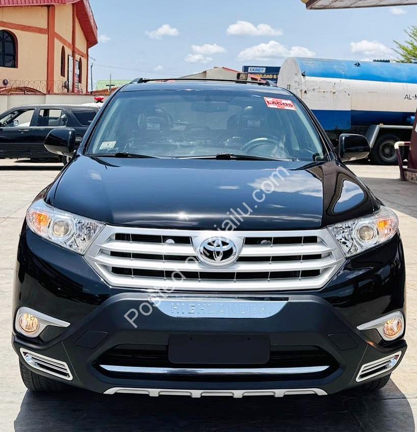 2012 Toyota Highlander: Pristine, Powerful & Accident-Free