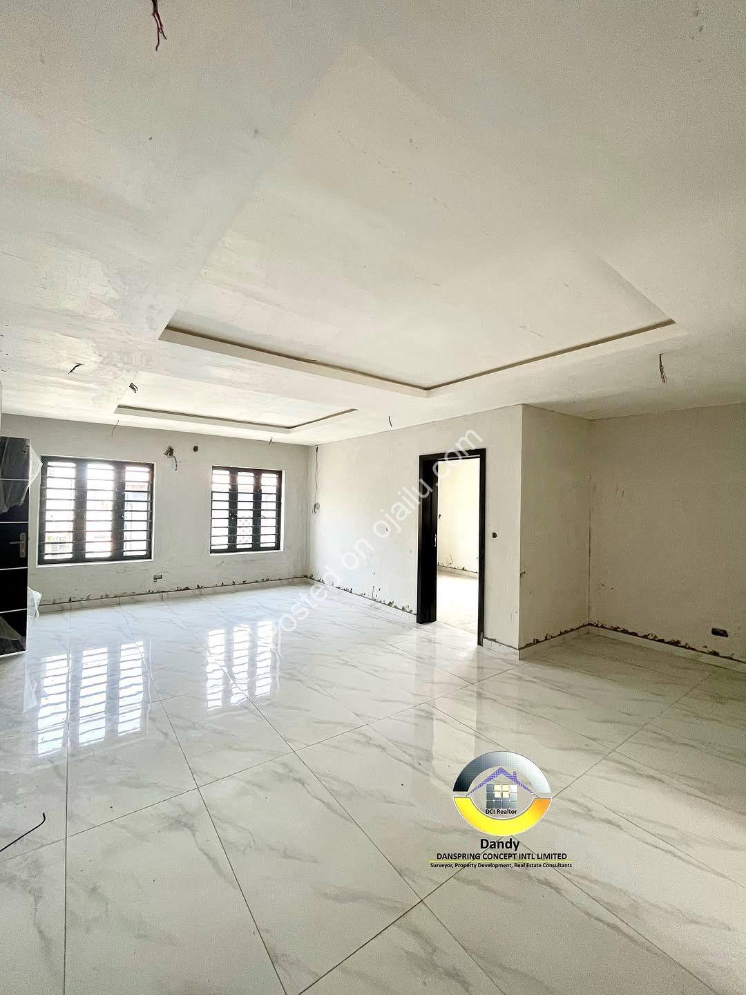 Luxury Ikota Maisonettes: Ensuite Living, Walk-In Closet & Balcony