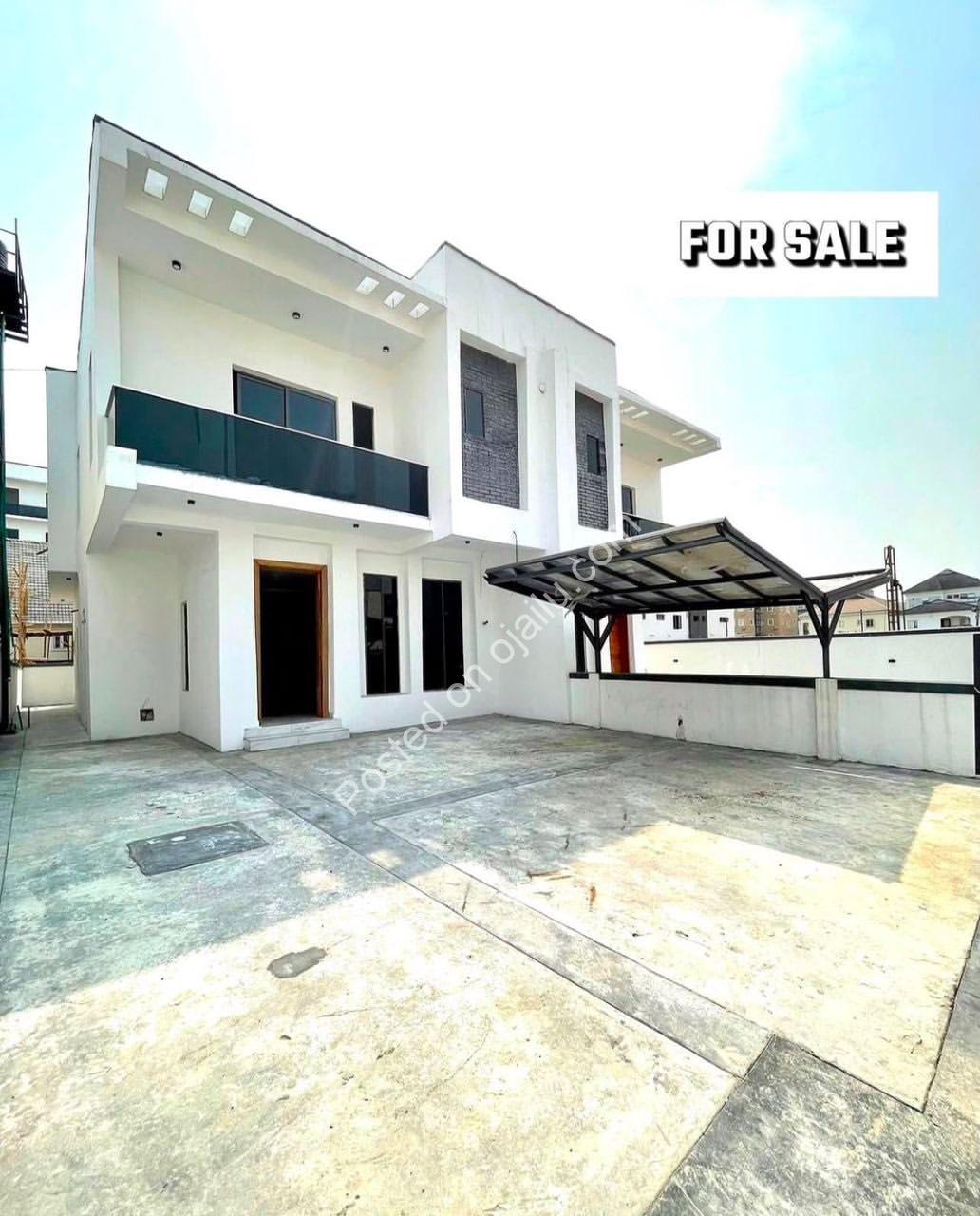 Seaside Sanctuary: 4-Bedroom Contemporary Duplex in Ikate