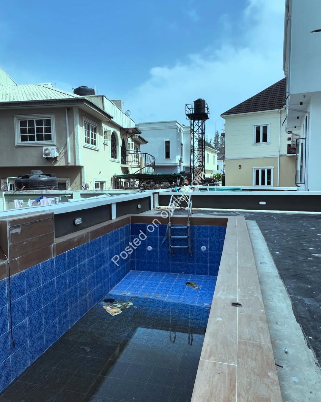 Lekki’s Ultimate Family Oasis: 5-Bed Poolside Haven