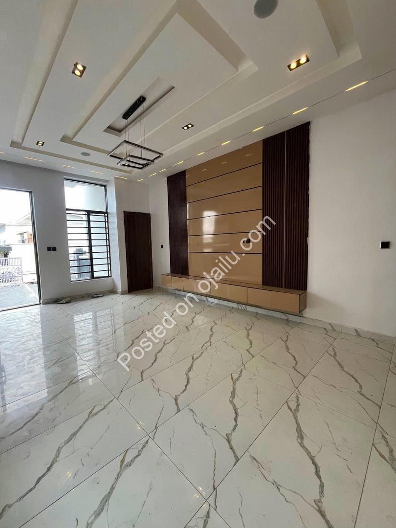 Lekki’s Finest: Spacious 4-Bed Duplex in Secure Estate