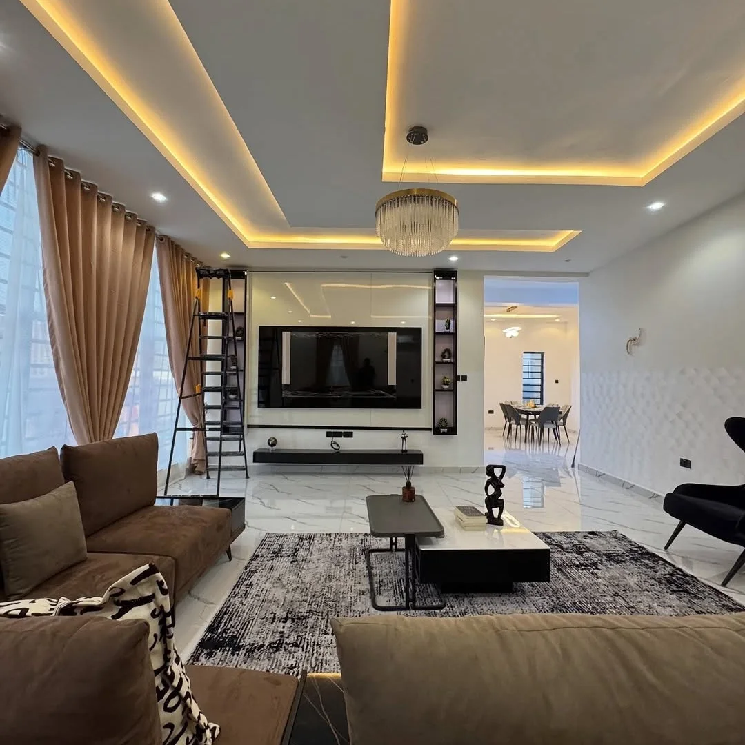 Luxury 5-Bed Duplex with Pool & Jacuzzi