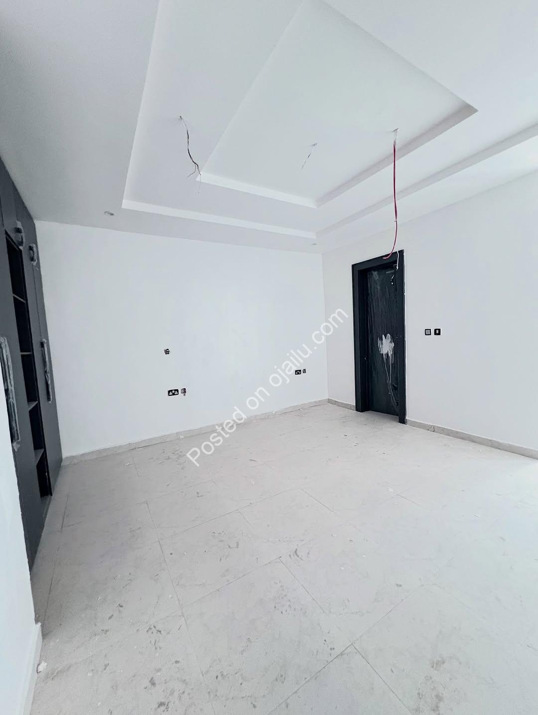 Sleek 3-Bedroom Oasis in Ikate’s Premier Estate